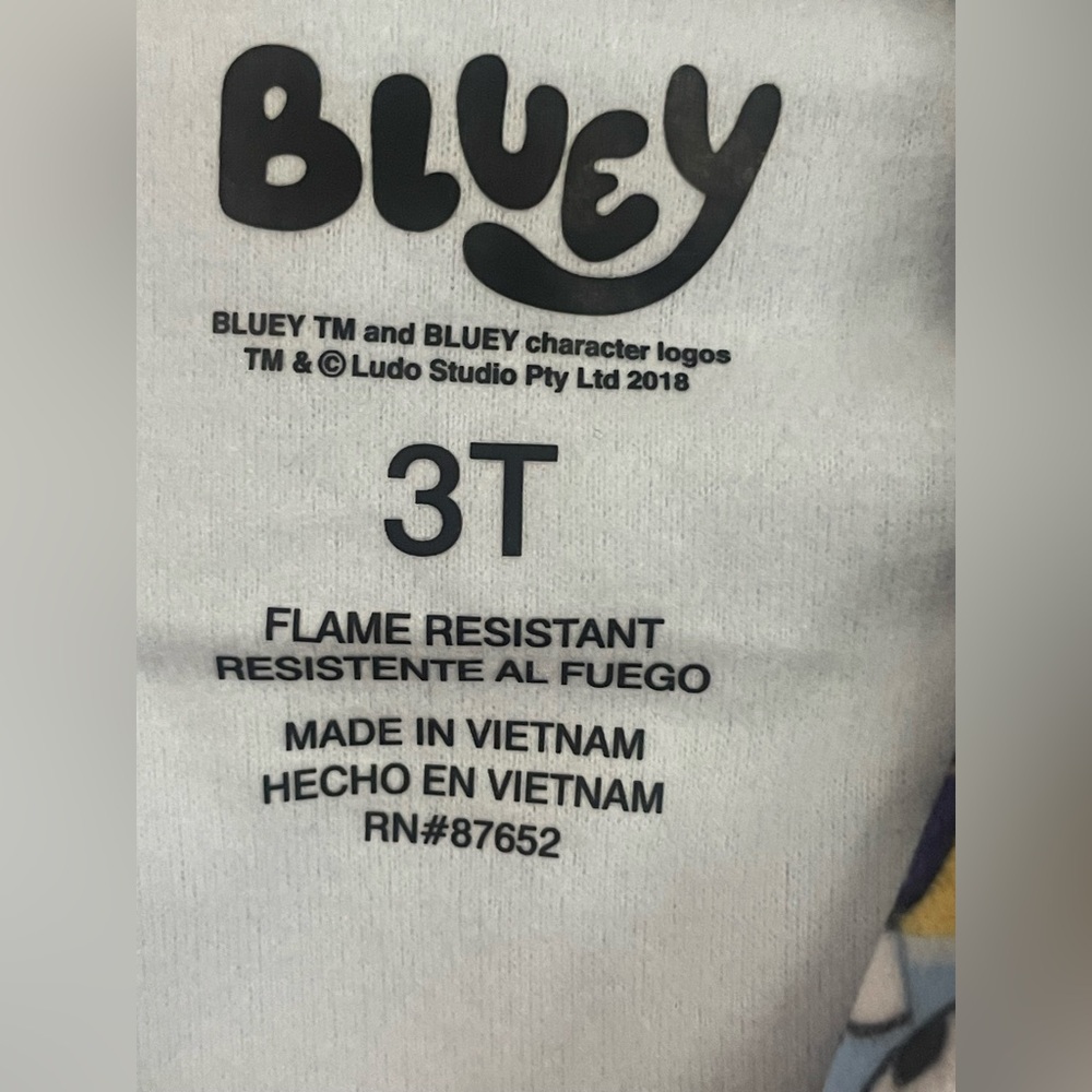 NWT Bluey Pajama Set 3T Long Sleeve Button Up Sleepwear Unisex Toddler - Picture 8 of 11
